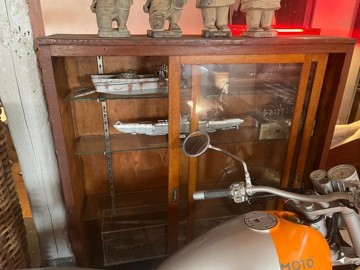 Vintage.  Vitrinekast. vitrines. vitrinekastje, Huis en Inrichting, Kasten | Vitrinekasten, Gebruikt, 150 tot 200 cm, 100 tot 150 cm