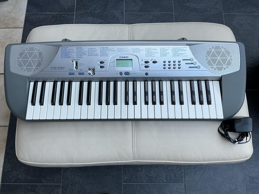 Keyboard casio CTK-230, 875x300x100 mm, 3200 gram, Muziek en Instrumenten, Keyboards, Casio, Midi-aansluiting, Zo goed als nieuw