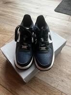 Nieuw: Nike Air Force 1 GS - Maat 38,5, Kleding | Dames, Schoenen, Ophalen of Verzenden, Zo goed als nieuw, Blauw, Sneakers of Gympen