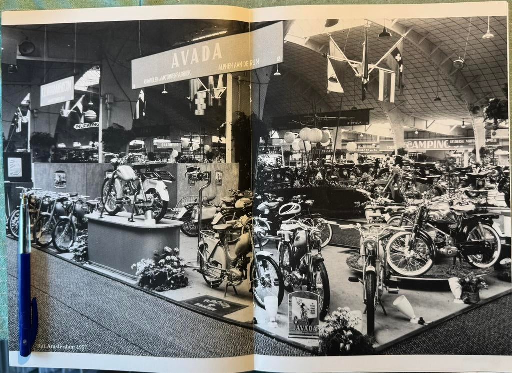 Poster Avada Alphen op RAI 1957, Verzenden, Zo goed als nieuw, Auto's