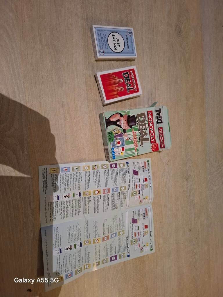 Monopoly Deal Kaartspel - Engels/Arabisch, Info@nilco-int.com, Ophalen of Verzenden, Zo goed als nieuw, Nilco International