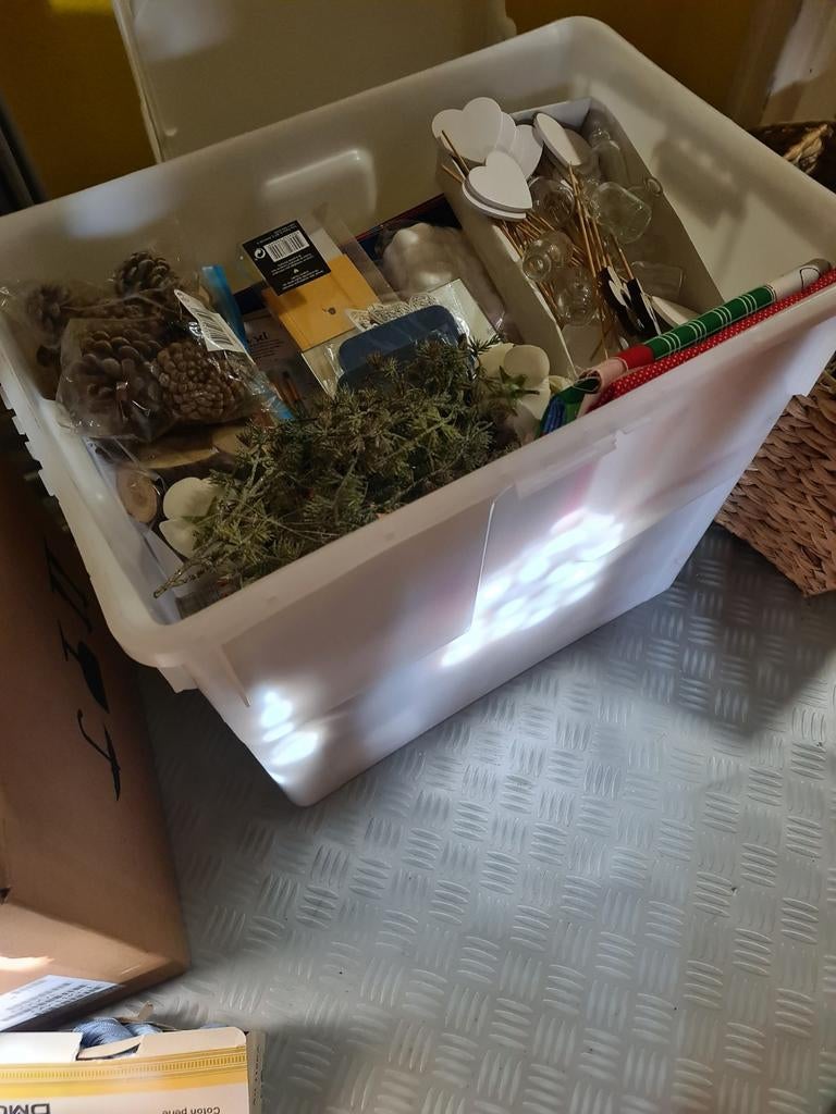 Grote partij knutselspullen: volle bak en bigshopper, Hobby en Vrije tijd, Ophalen, Gebruikt, Knutselmateriaal