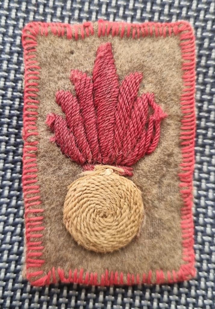 Brits WO-1 mouwembleem 'Geoefend handgranaatwerper', Verzamelen, Ophalen of Verzenden, Landmacht, Engeland, Embleem of Badge