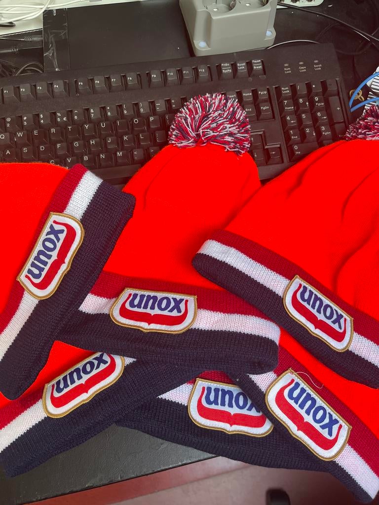 6 Unox Mutsen - Nieuw en Ongebruikt, Kleding | Dames, Mutsen, Sjaals en Handschoenen, Ophalen of Verzenden, Nieuw, Maat 46/48 (XL) of groter