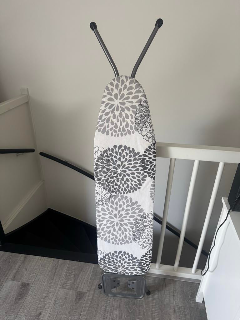 Strijkplank met strijkijzer, Ophalen, Zo goed als nieuw