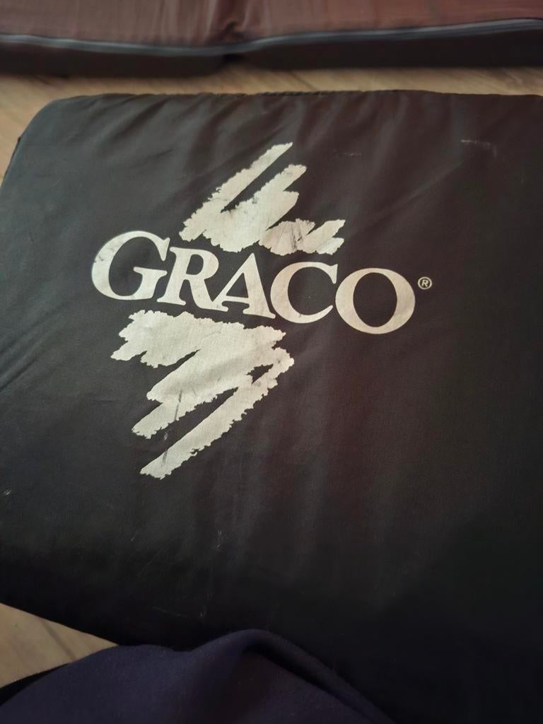 In zeer goede staat, Graco kinderbedje met matras, Ophalen, Zo goed als nieuw, Minder dan 140 cm, Matras