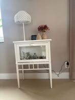 Klein theekastje met glazen deur, Huis en Inrichting, Kasten | Vitrinekasten, Ophalen, Gebruikt, 100 tot 150 cm, 25 tot 50 cm