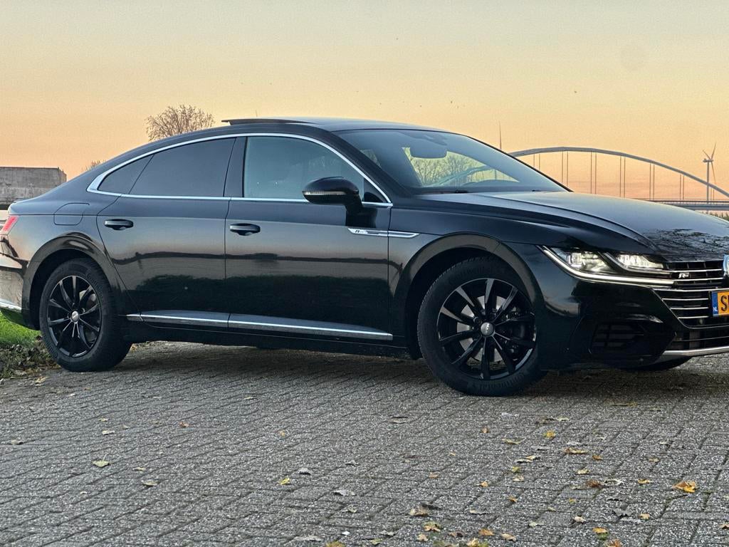 Volkswagen Arteon 2.0 TDI 150pk 7-DSG 2017 Zwart, Auto's, Arteon, 4 cilinders, 2000 kg, Zwart