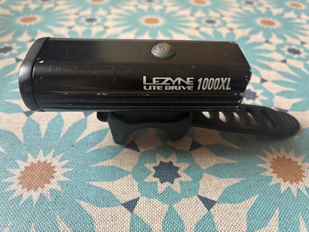 Lezyne 1000xl koplamp, Voorlicht, Ophalen of Verzenden, Zo goed als nieuw, Oplaadbaar