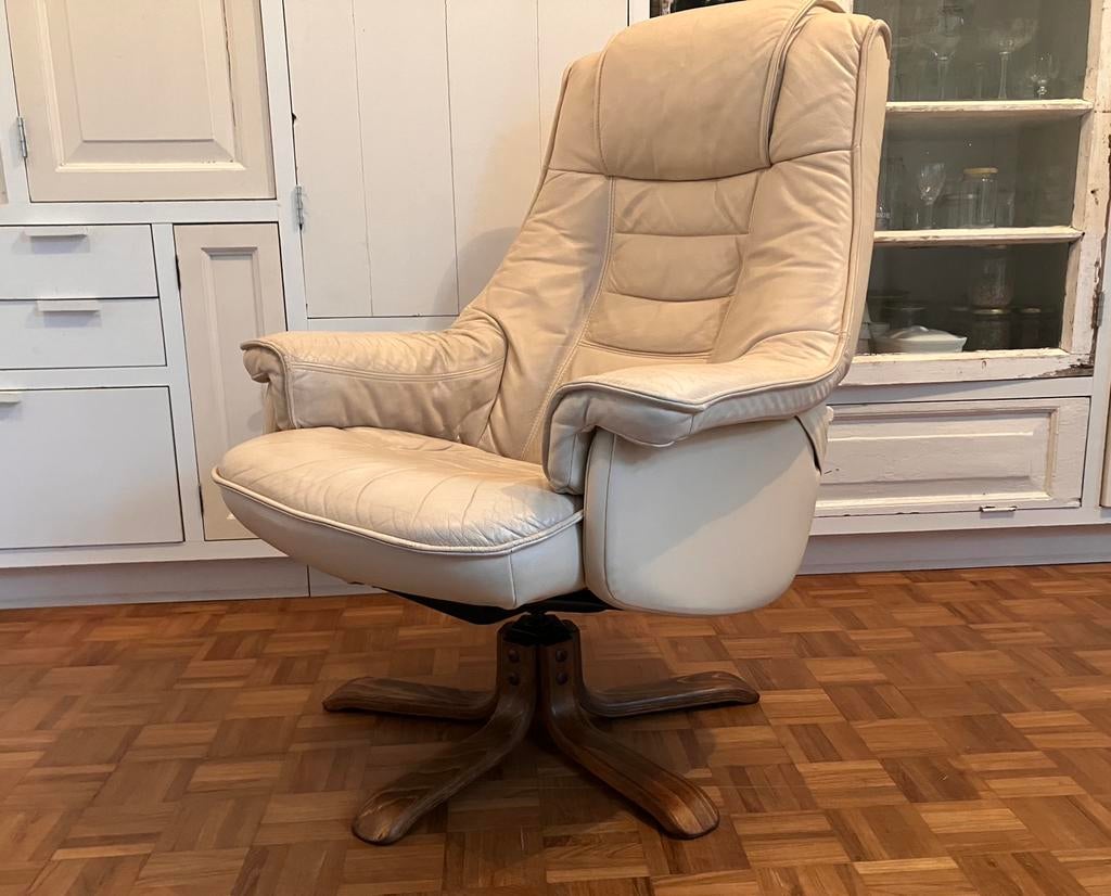 Sale: Vintage draaifauteuil crème leder relax seventies, Huis en Inrichting, Fauteuils, Ophalen, Gebruikt, G, 75 tot 100 cm