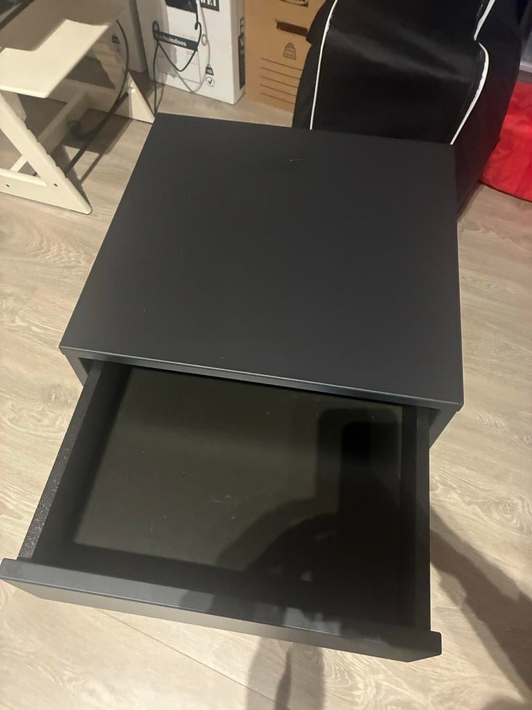 IKEA VIKHAMMER nachtkastje met lade, zwart, Huis en Inrichting, Slaapkamer | Nachtkastjes, Ophalen, Gebruikt, Metaal of Aluminium