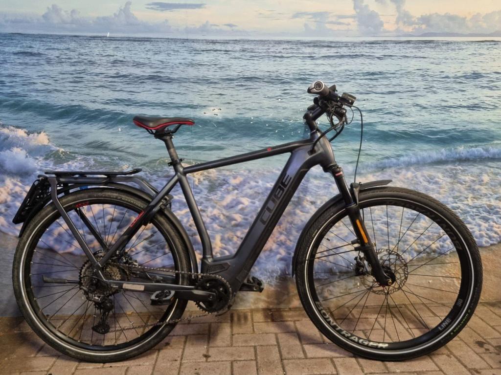 Cube KATHMANDU HYBRID 45 625WH Bosch middenmotor Heren Iridi, Gebruikt, -, - 0
-, NL, -