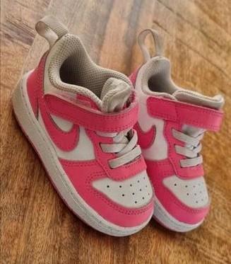 Nike meisjes schoentjes  beschikbaar voor biedingen
