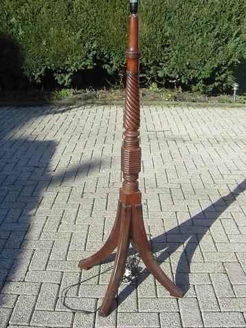 Prachtige Cuba mahonie lampepoot beschikbaar voor biedingen