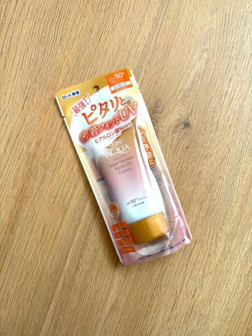 Skin Aqua Super Moisture Barrier UV Essence SPF50+ PA++++, Sieraden, Tassen en Uiterlijk, Uiterlijk | Gezichtsverzorging, Nieuw