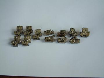 12 oude speldjes broches met oldtimer oldtimers beschikbaar voor biedingen