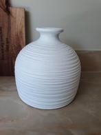spier witte vaas 21 cm hoog, Gebruikt, Wit, Aardewerk of Porselein, Ophalen of Verzenden