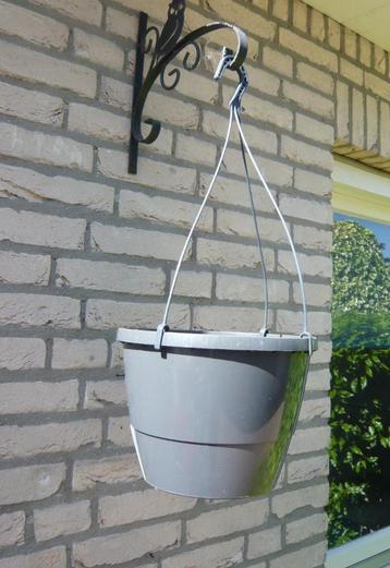 hangplant bloempot met water reservoir Ø27cm H20 was €20 beschikbaar voor biedingen