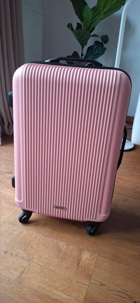 Stevige roze reiskoffer 66x43x26 cm, Sieraden, Tassen en Uiterlijk, Koffers, Gebruikt, Hard kunststof, 70 cm of meer, Ophalen of Verzenden