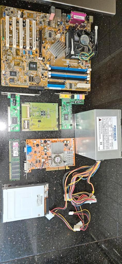 Oude Computer Onderdelen - Moederbord, Kaarten, Voeding, Computers en Software, Overige Computers en Software, Gebruikt, Ophalen of Verzenden