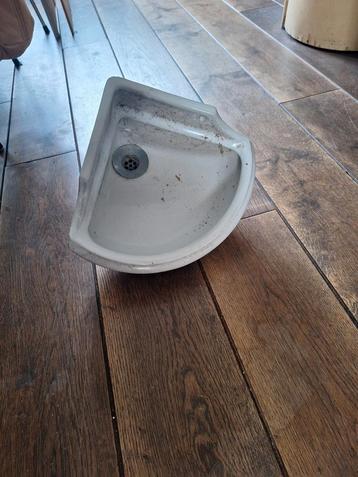 Sphinx Hoek Wasbakje oud l - Ideaal voor kleine ruimtes! beschikbaar voor biedingen