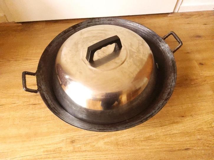 Grote Wok Gietijzeren wokpan met deksel, Huis en Inrichting, Keuken | Potten en Pannen, Gebruikt, Wok, Gietijzer, Ophalen of Verzenden