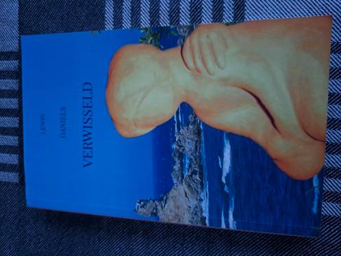 Lewis Daniels - Verwisseld, Boeken, Literatuur, Zo goed als nieuw, Nederland, Ophalen of Verzenden