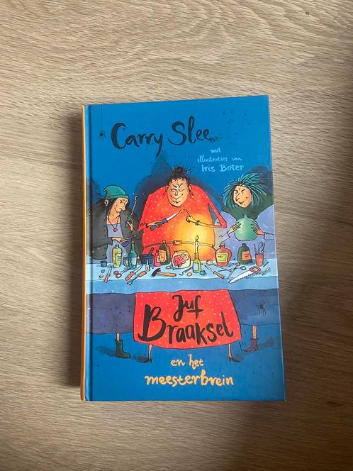 Carry Slee - Juf Braaksel en het meesterbrein, Boeken, Kinderboeken | Jeugd | onder 10 jaar, Zo goed als nieuw, Ophalen