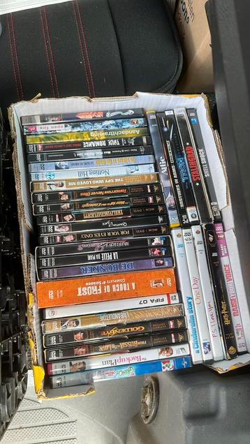 Meer dan 100 dvd’s; voornamelijk actiefilms. beschikbaar voor biedingen