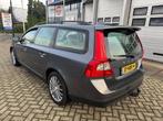 Volvo V70 2.0 Kinetic [bj 2009] Airco|Trkhaak|Leer, Voorwielaandrijving, Gebruikt, Handgeschakeld, Euro 4