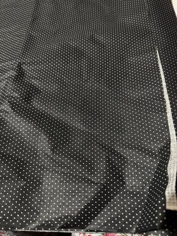 Zwarte katoenen stof met stipjes beschikbaar voor biedingen