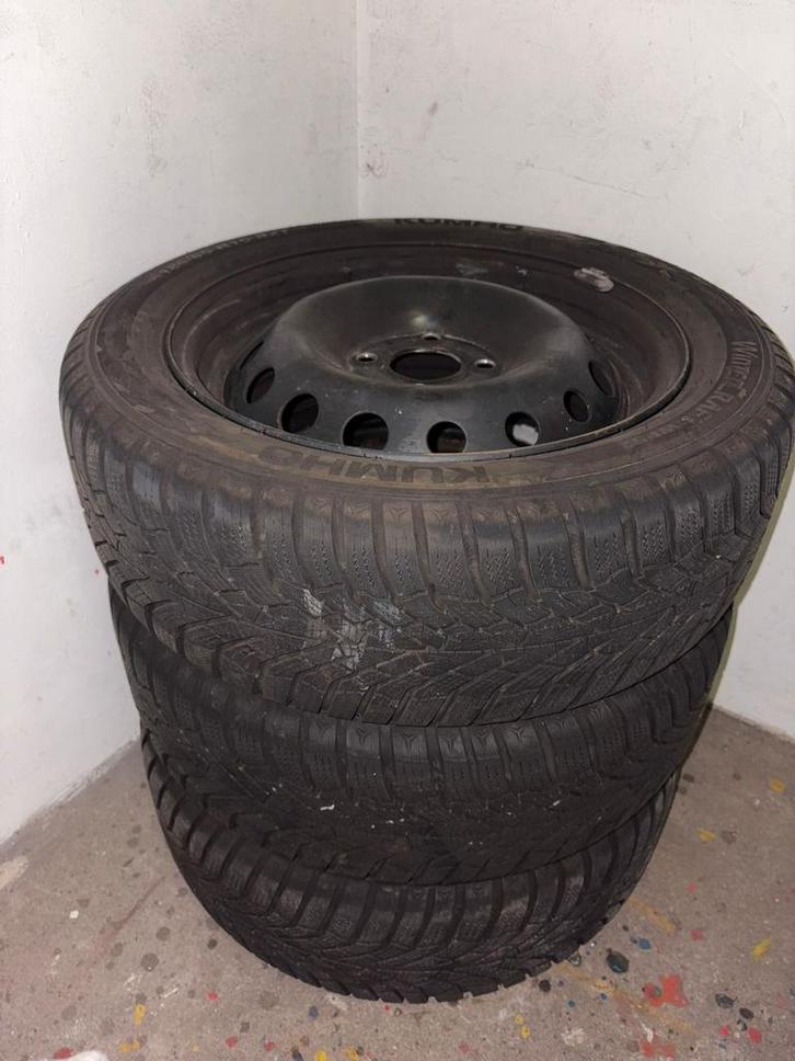 Kumho winterbanden op stalen Renault 15 inch velg, Auto-onderdelen, Banden en Velgen, Banden en Velgen, Winterbanden, 15 inch