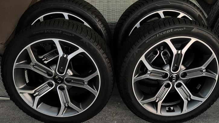 Kia xceed velgen banden winter 18 inch origineel 235/45/R18, Auto-onderdelen, Banden en Velgen, Banden en Velgen, Winterbanden