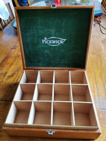 Houten Pickwick Theedoos..  beschikbaar voor biedingen