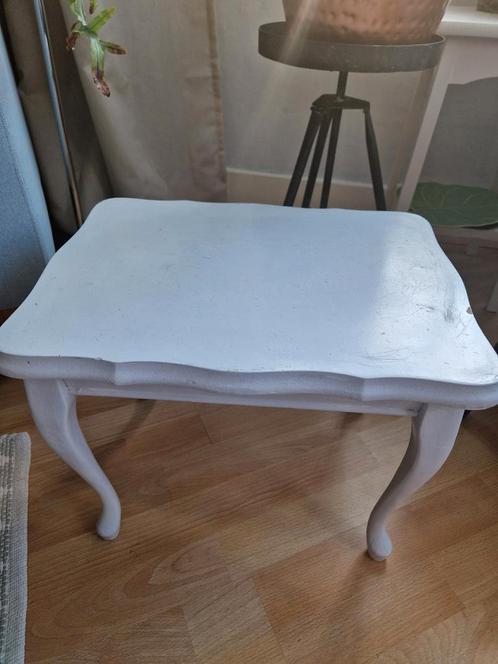 Vintage wit tafeltje, Huis en Inrichting, Tafels | Bijzettafels, Gebruikt, Vierkant, Minder dan 45 cm, Minder dan 55 cm, Hout