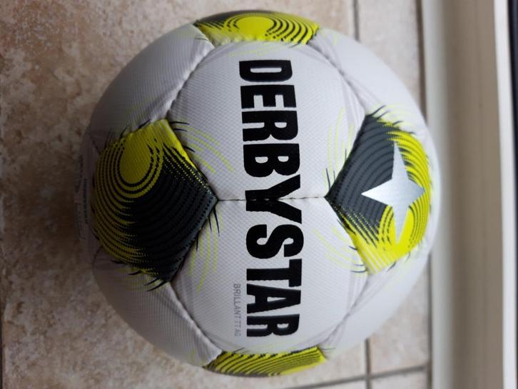 Derbystar Brillant TT AG, Sport en Fitness, Voetbal, Zo goed als nieuw, Bal, Maat XL, Ophalen of Verzenden
