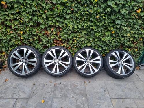 VW Golf 19 inch velgen met bijna nieuwe banden ., Auto-onderdelen, Banden en Velgen, Banden en Velgen, Zomerbanden, 19 inch, 235 mm