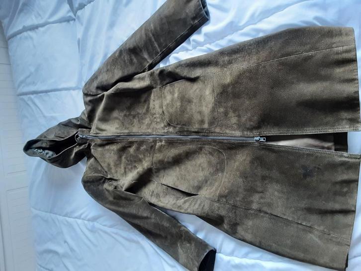 Donker olijfgroene suede lange jas, Kleding | Dames, Jassen | Winter, Zo goed als nieuw, Maat 38/40 (M), Groen, Ophalen of Verzenden