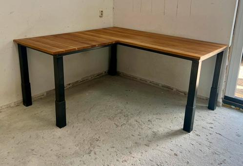 Eikenhouten maatwerk hoekbureau, uit 1 houtdeel (185cm), Huis en Inrichting, Bureaus, Gebruikt, Ophalen