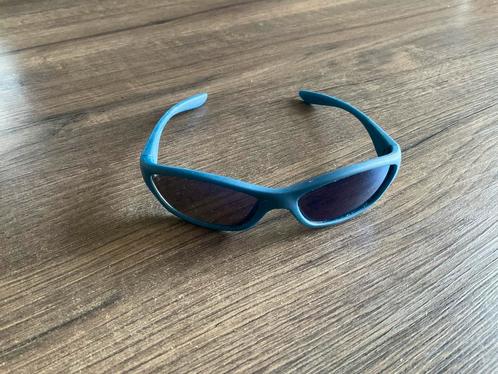Babyzonnebril in beschermhoesje (KWF), Kinderen en Baby's, Kindermode-accessoires, Zo goed als nieuw, Ophalen of Verzenden