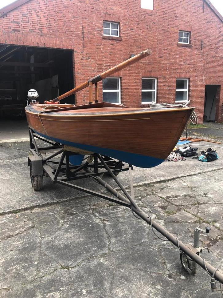 Houten zeilboot met buitenboord motor en trailer, Watersport en Boten, Zeilen en Zeiltoebehoren, Zo goed als nieuw, Minder dan 15 m²