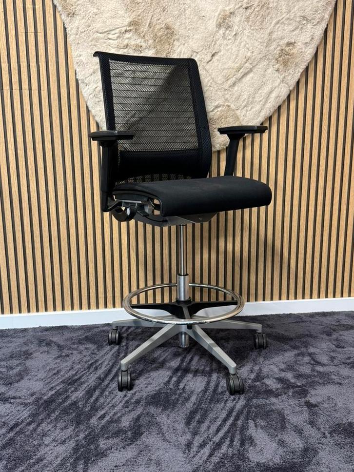 Steelcase balie bureaustoel met voetring, Huis en Inrichting, Bureaustoelen, Zo goed als nieuw, Zwart, Ophalen of Verzenden