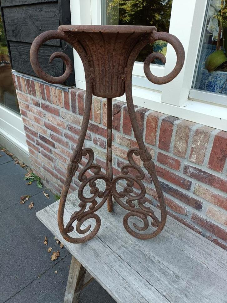 Grote en zware smeedijzeren kandelaar., Huis en Inrichting, Woonaccessoires | Kandelaars en Kaarsen, Nieuw, 50 tot 75 cm, Ophalen