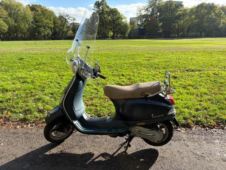 Vespa LX50 snor doe een leuk bod, Fietsen en Brommers, Snorfietsen en Snorscooters, Zo goed als nieuw, Vespa, Benzine, Ophalen