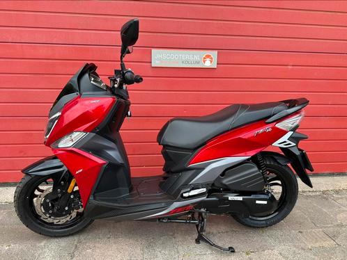 Practige  Sym Jet 14 Motor 125cc uitvoering Bj 2023, Fietsen en Brommers, Scooters | Vespa, Zo goed als nieuw, Benzine, Ophalen
