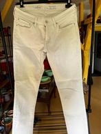Te koop: een Levi’s witte jeans demi curve skinny, Levi's, W30 - W32 (confectie 38/40), Ophalen of Verzenden, Wit