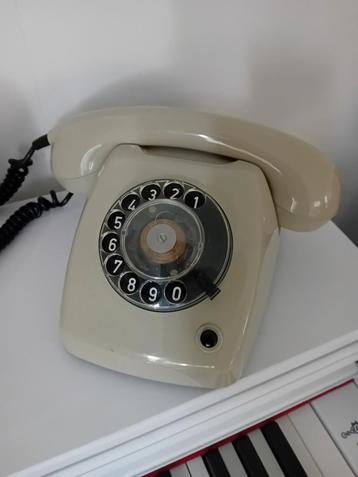 Vintage PTT T65 Draaischijf Telefoon beschikbaar voor biedingen