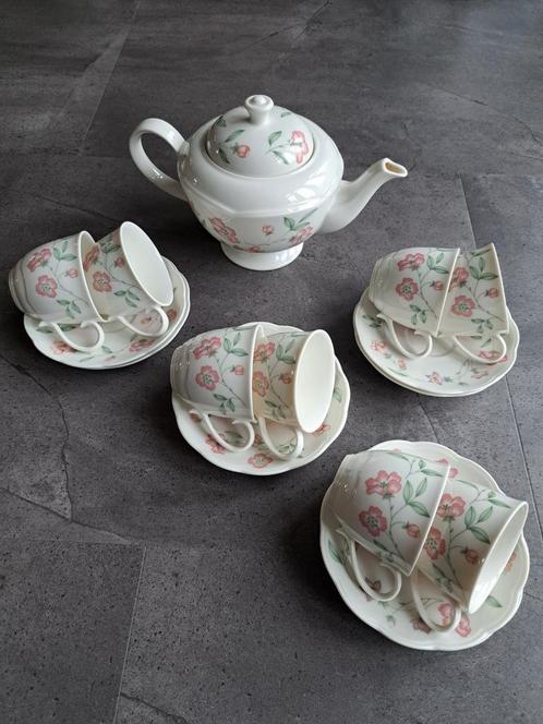 Engels thee servies merk Johnson Brothers 31 delig,zie fotos, Antiek en Kunst, Antiek | Servies compleet, Ophalen of Verzenden