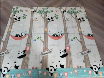 Babyspeelmat 200x180cm foam kruipmat dubbelzijdig opvouwbaar beschikbaar voor biedingen