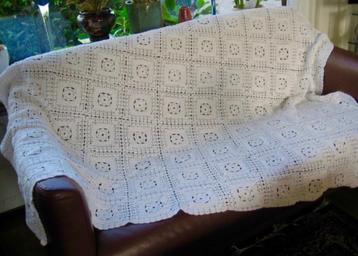 WIT MOOI GEHAAKT KATOENEN KLEED /SPREI ,BROCANTE ' beschikbaar voor biedingen